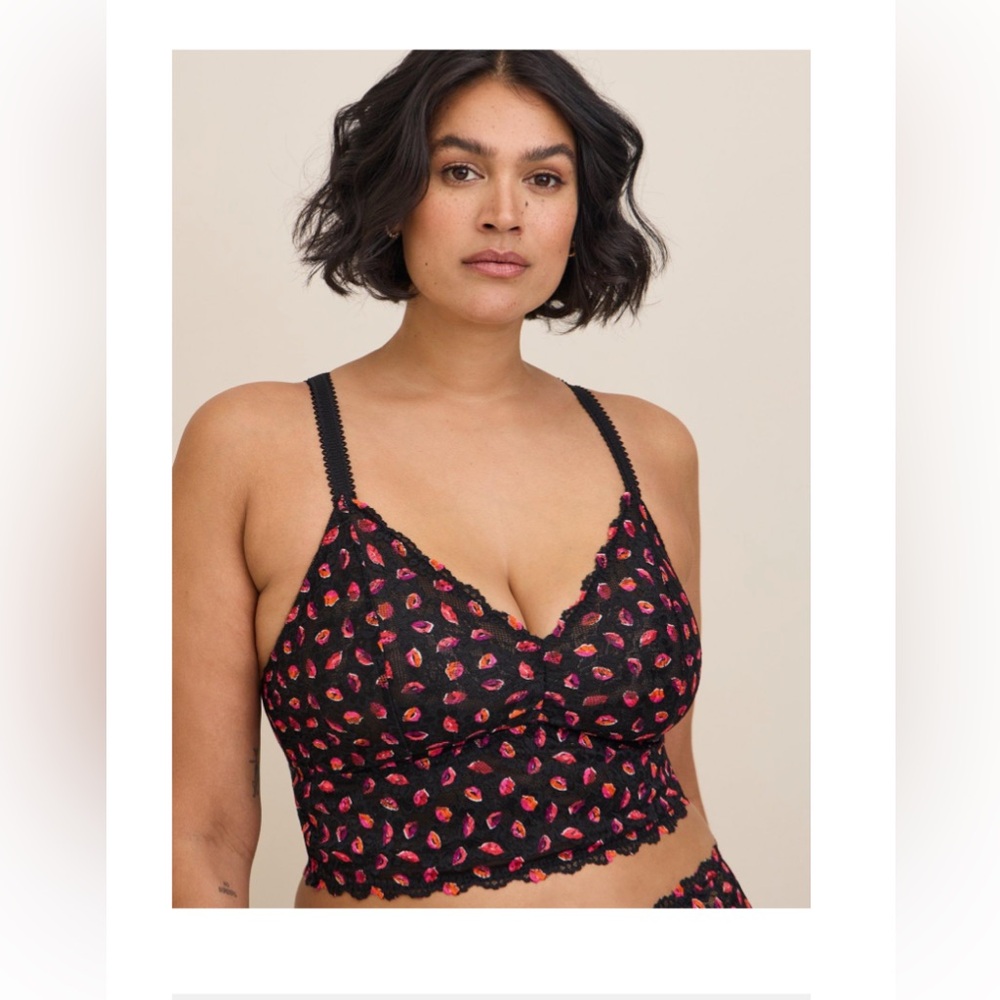 Torrid Bralette FUN LIPS 👄 Crop Length